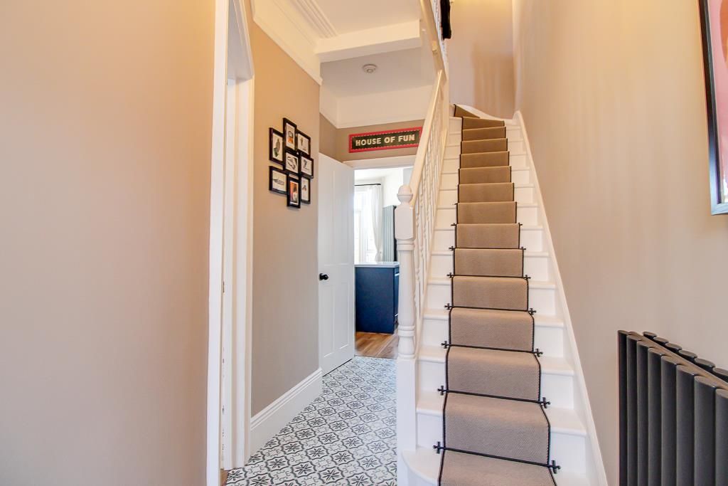 Property photo 2 of 34 Entrance Hall