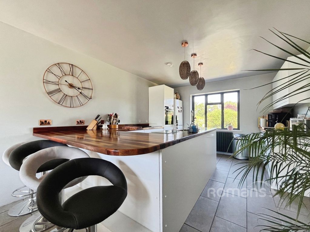 Property photo 3 of 14 Pbox-Img.Jpg