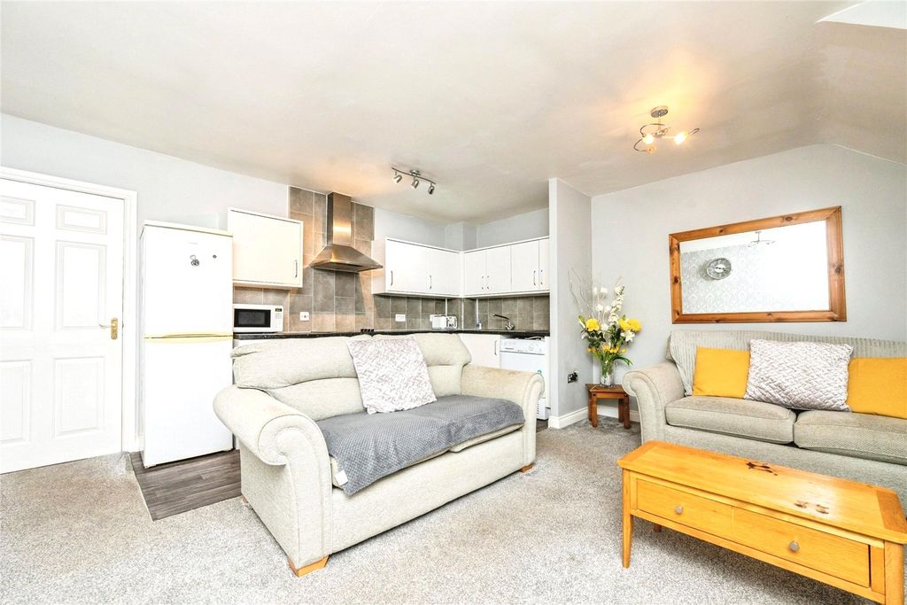 Property photo 3 of 11 Spacious Room