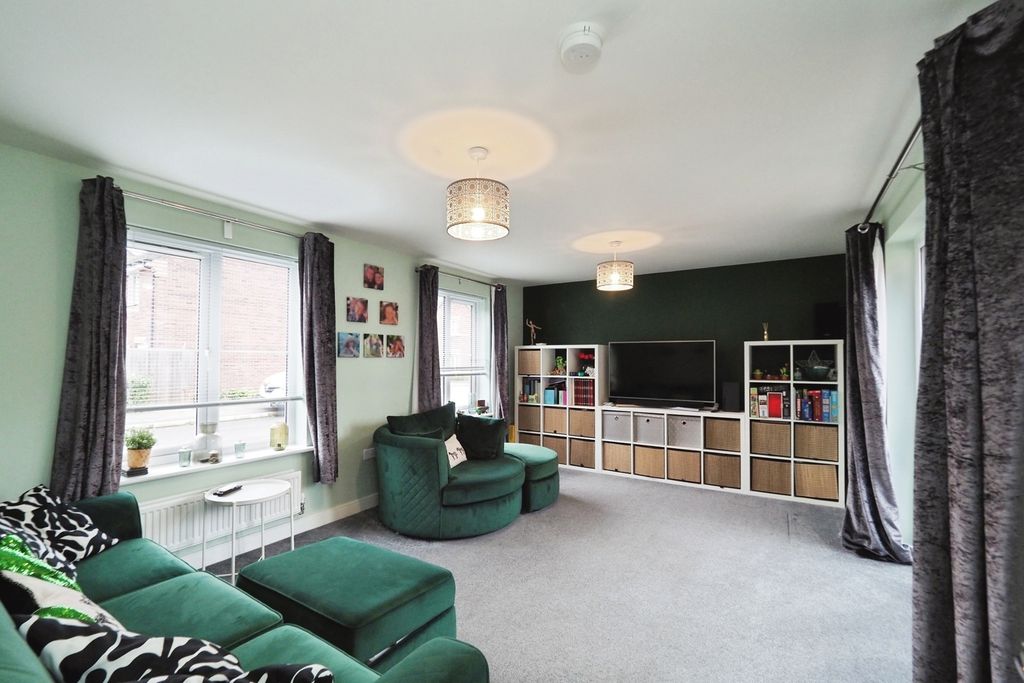 Property photo 2 of 17 Lounge