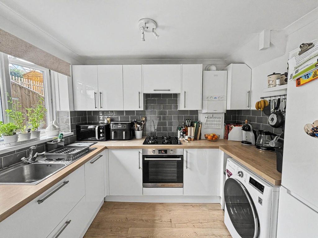 Property photo 2 of 22