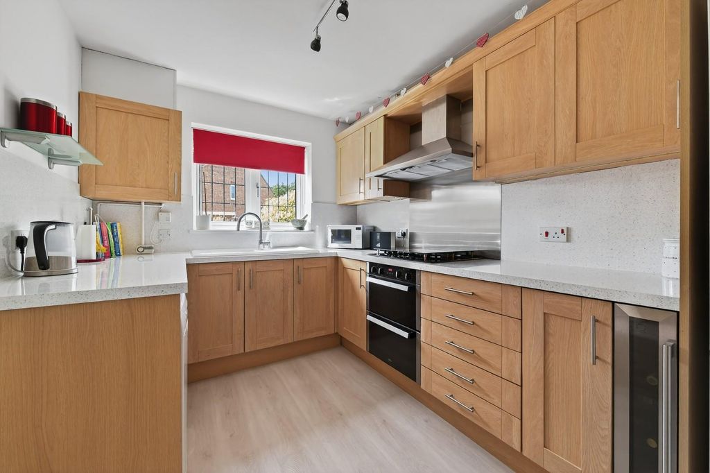Property photo 3 of 19 Kitchen