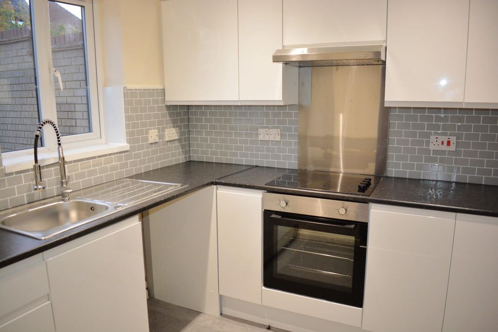 Property photo 3 of 9 Kitchen.Jpg