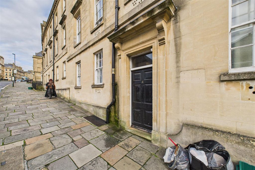 Property photo 2 of 16 Flat 3 4 Fountain Buildings, Walcot, Bath Ba1 5Du