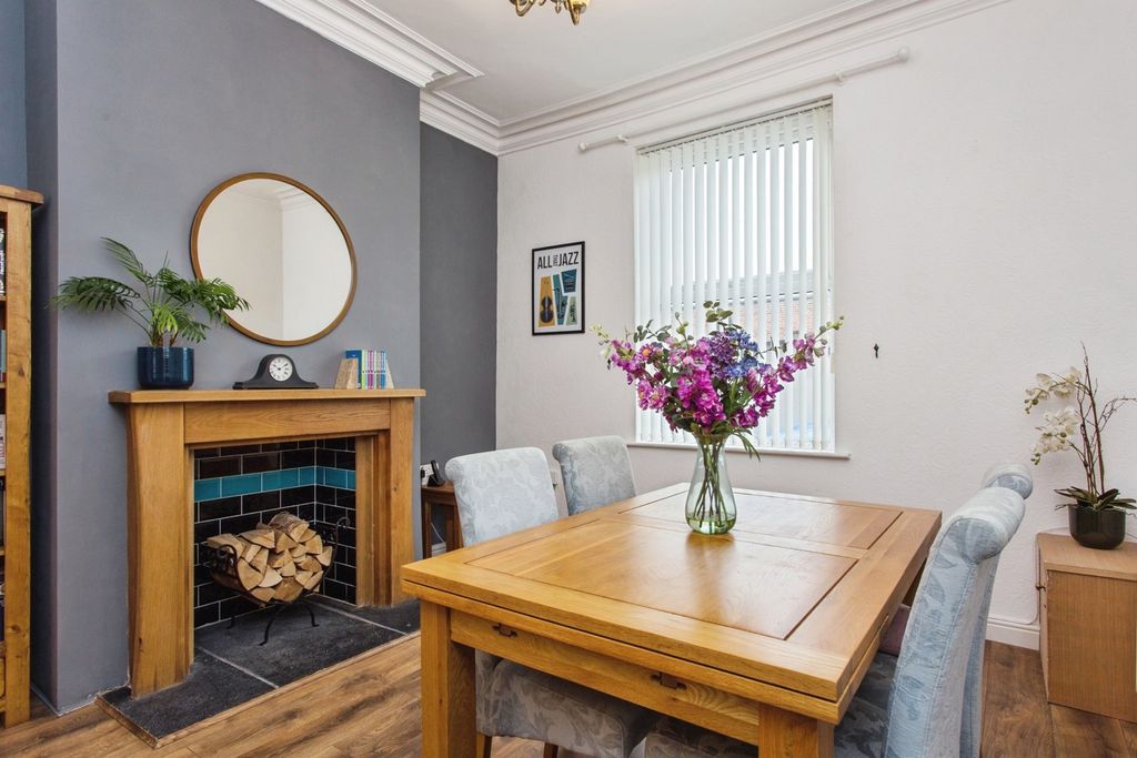 Property photo 2 of 20 Photo