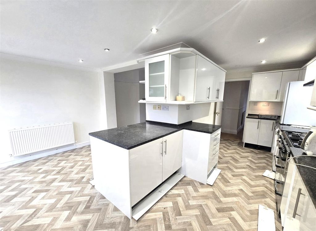 Property photo 2 of 15 1000115044.Jpg