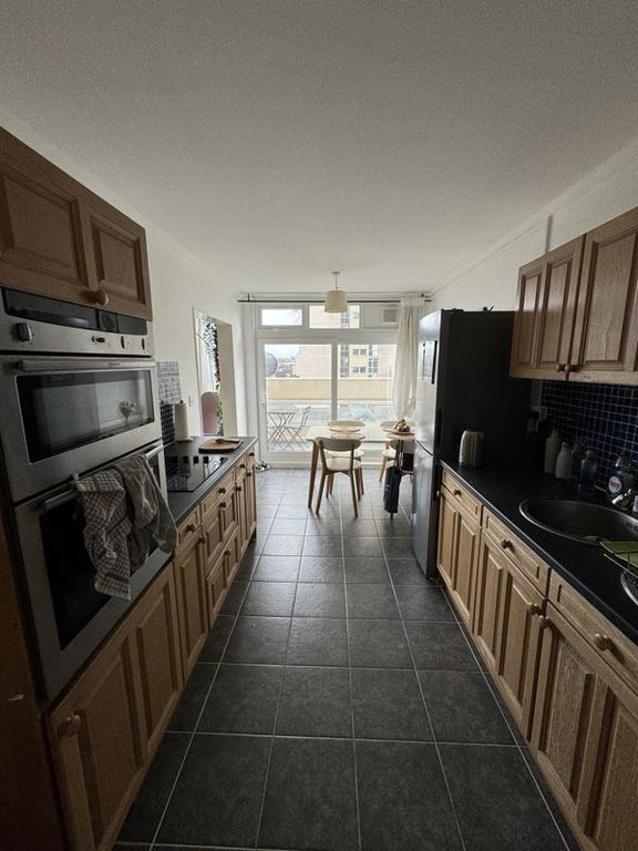 Property photo 3 of 8 Kitchen