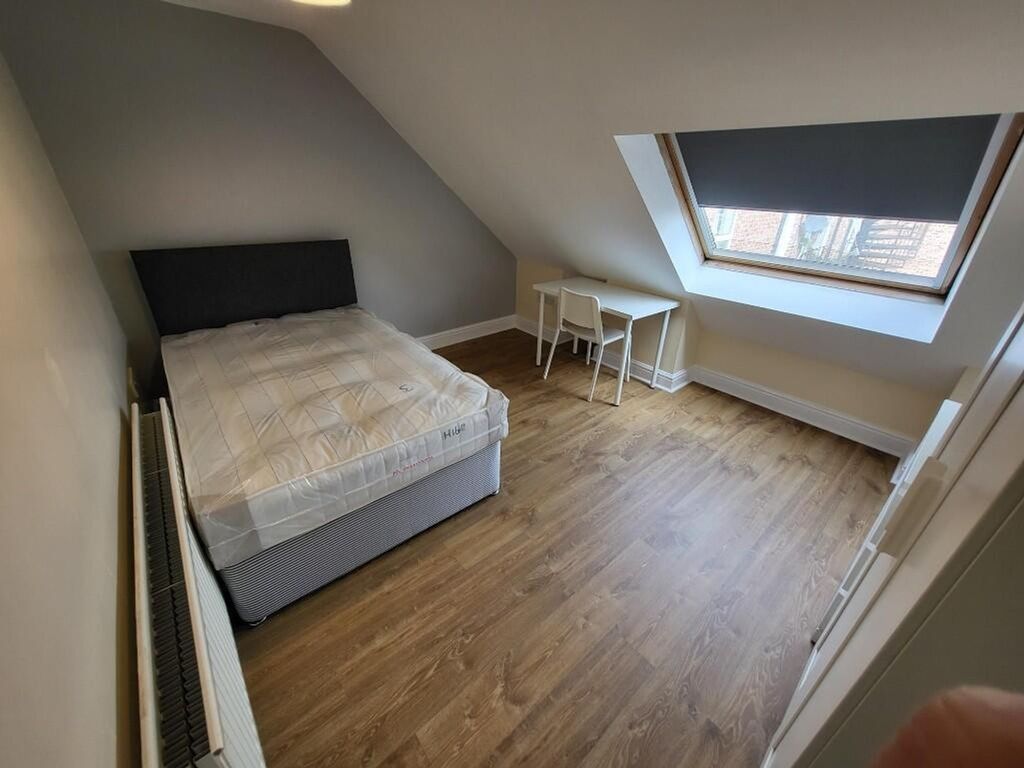 Property photo 2 of 12 Bright And Spacious Double Bedroom Featuring A Com...