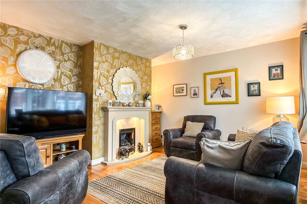 Property photo 3 of 20 Lounge