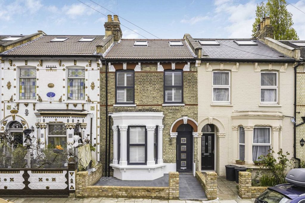 Property photo 1 of 12