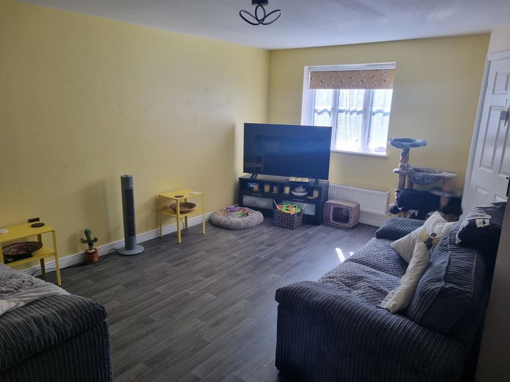 Property photo 2 of 10 Lounge