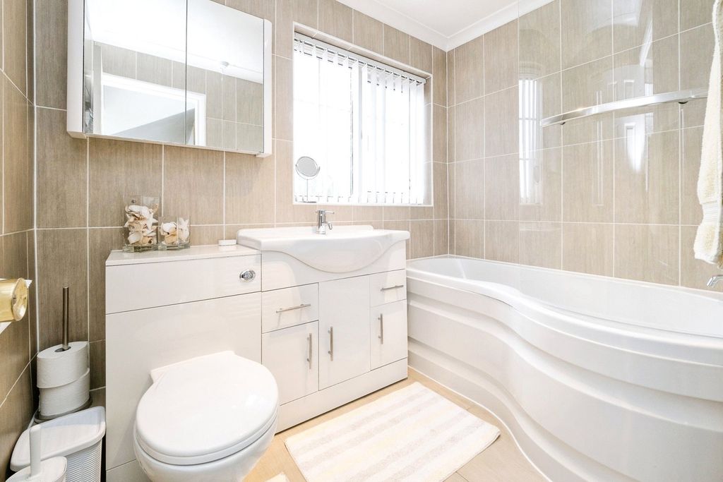 Property photo 2 of 17 Photo