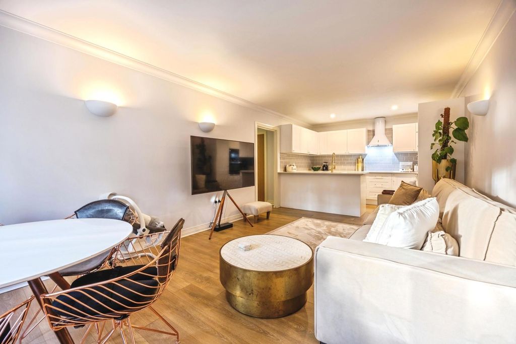 Property photo 3 of 17 Pbox-Img.Jpg