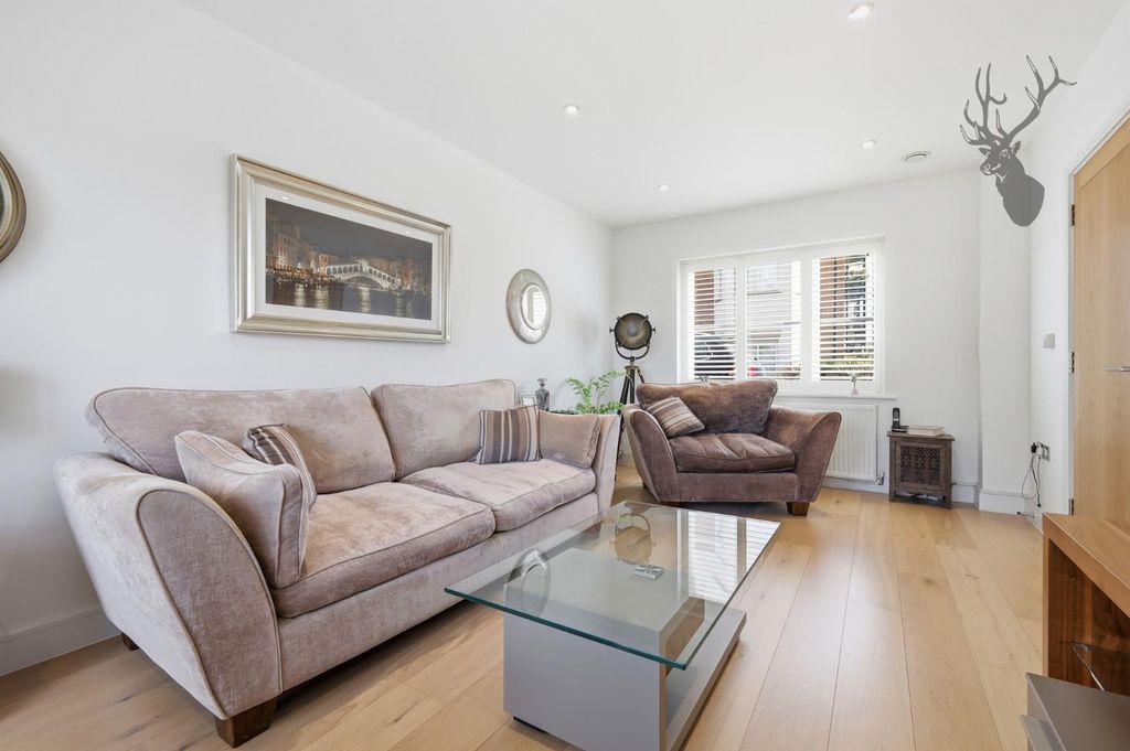 Property photo 3 of 23