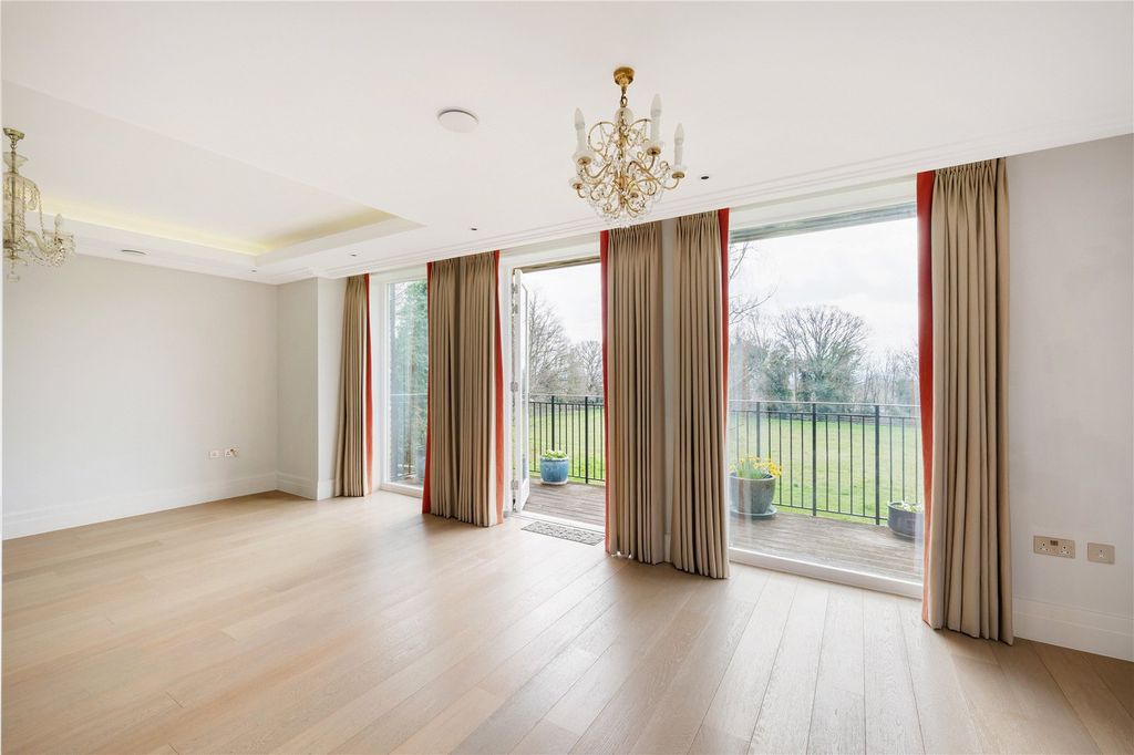 Property photo 2 of 37 Picture No. 09