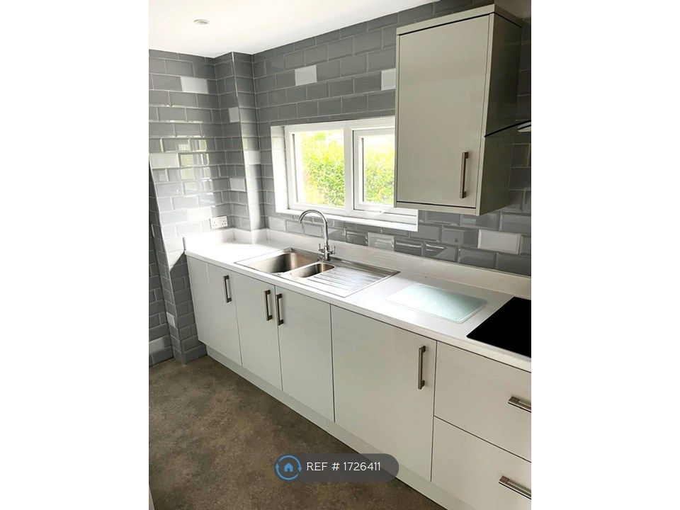 Property photo 2 of 6 Kitchen