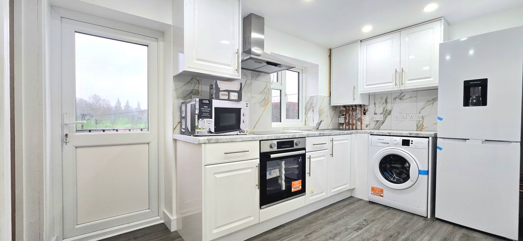 Property photo 2 of 9 2