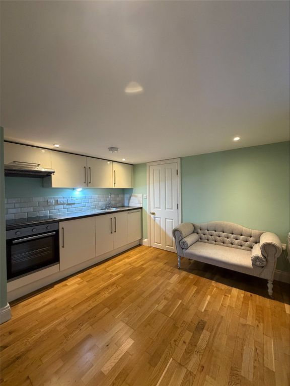 Property photo 2 of 7 Picture No. 10