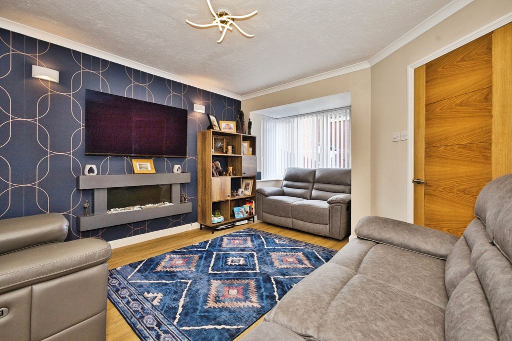 Property photo 2 of 20