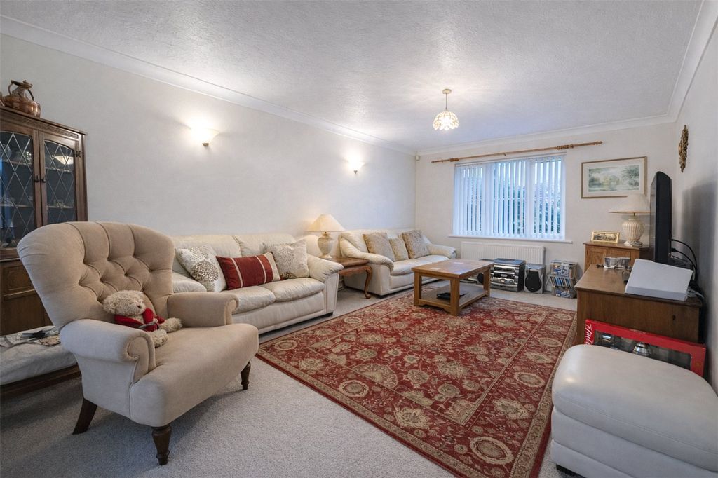 Property photo 2 of 13 Picture No. 21