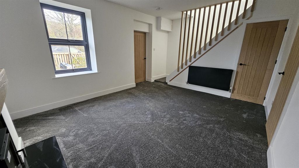 Property photo 3 of 14 Reverse Lounge