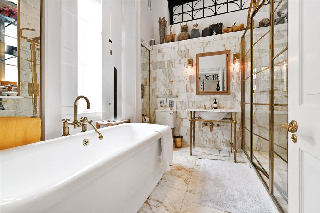 Property photo 3 of 11 Master Bathroom