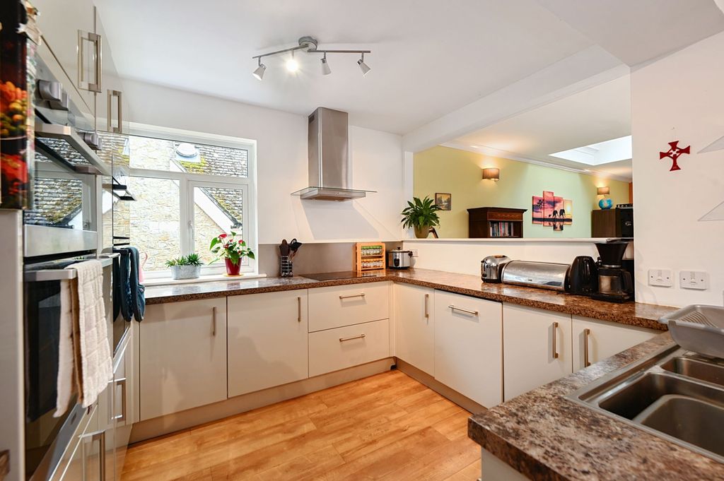 Property photo 3 of 34
