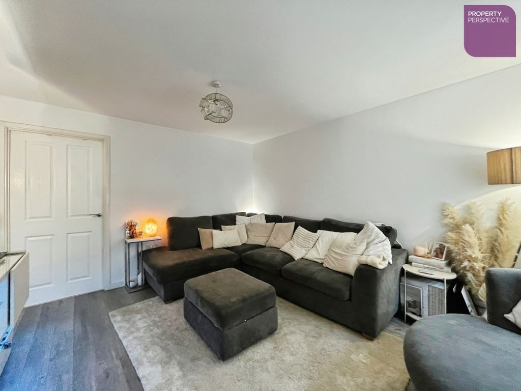 Property photo 2 of 17 Living Room