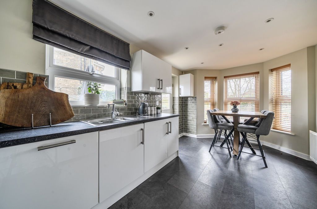 Property photo 2 of 20 Kitchen Diner Angle 1