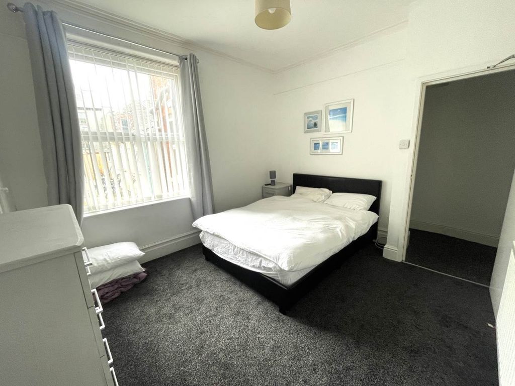 Property photo 2 of 7 Room 2