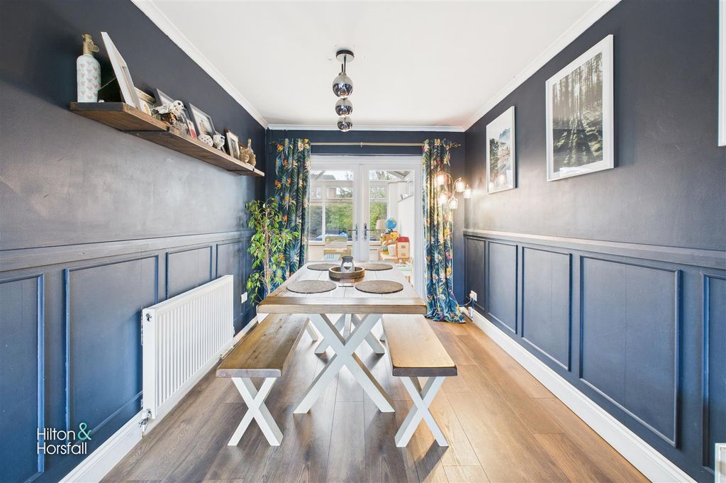 Property photo 3 of 22 Stonyhurst Close