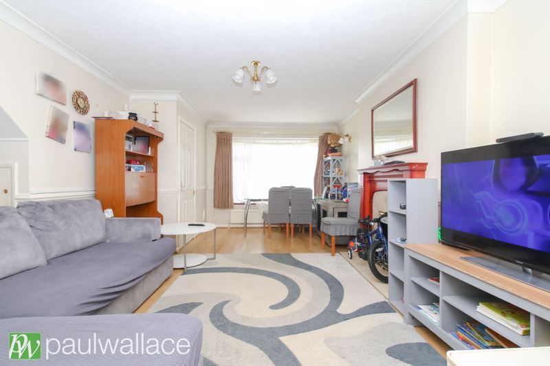 Property photo 2 of 11 Lounge