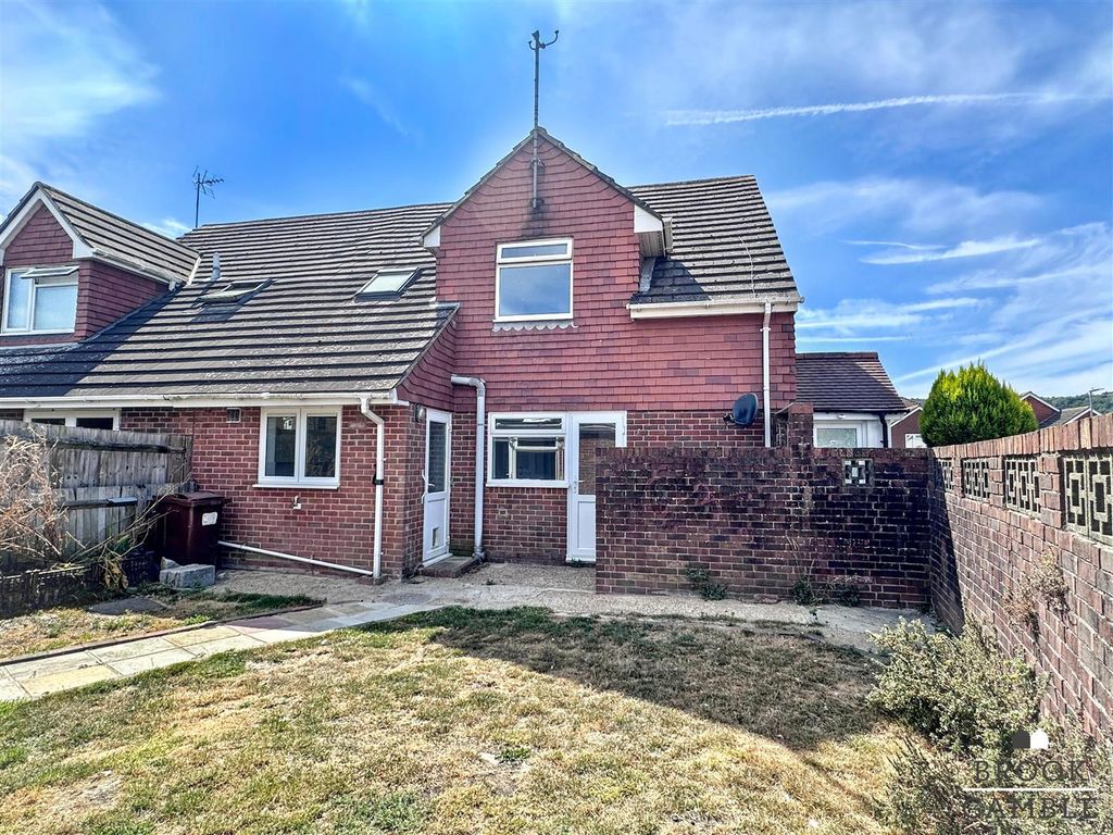 Property photo 3 of 21 01323 438506