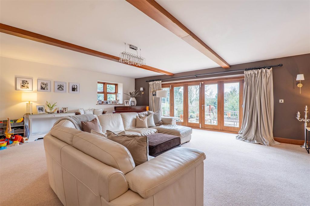 Property photo 2 of 47 Lounge