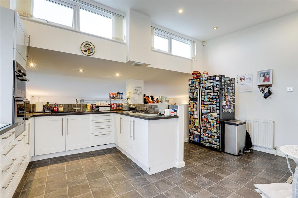 Property photo 3 of 25