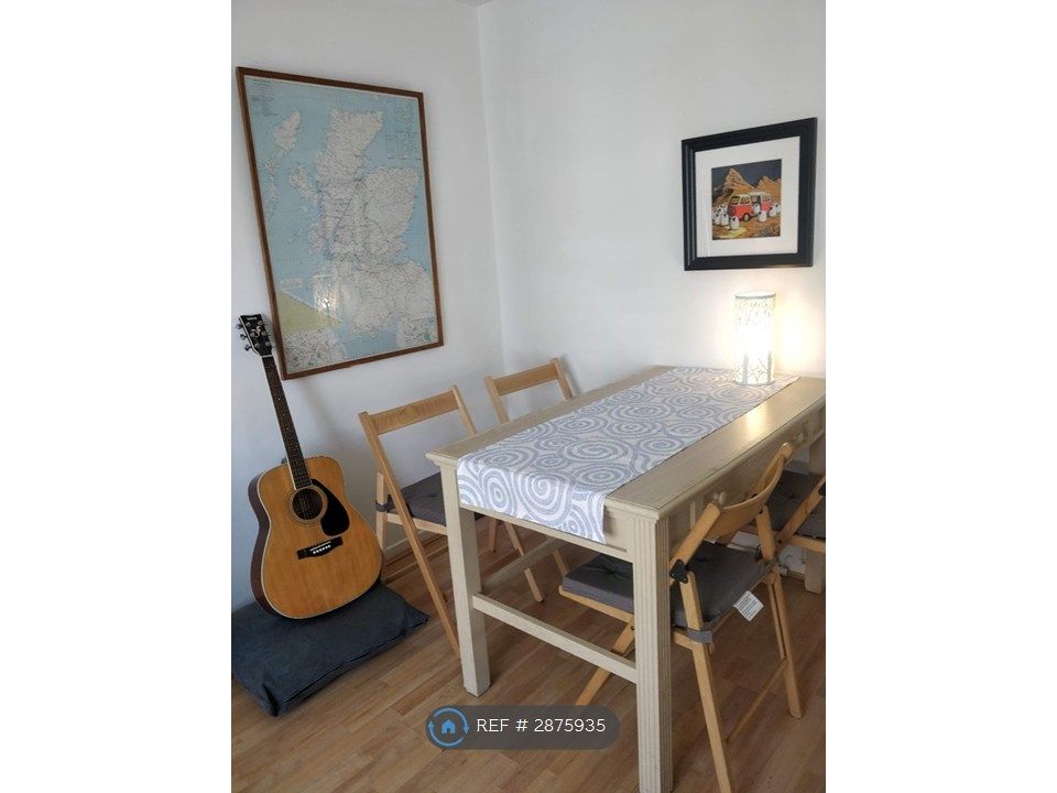 Property photo 3 of 12 Sitting Room (2)