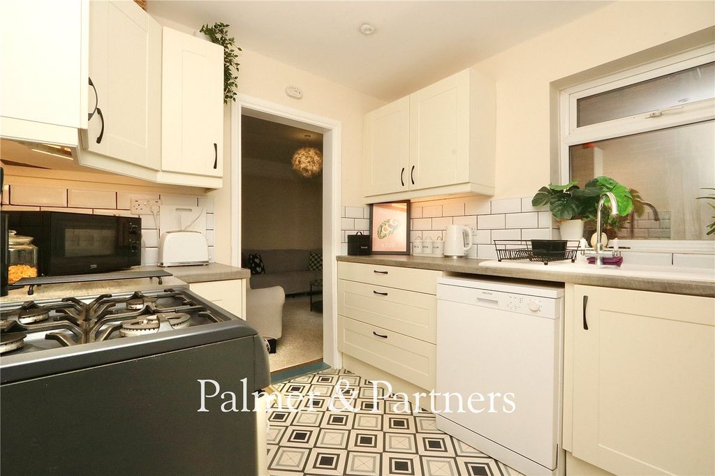 Property photo 3 of 18 Picture No. 06