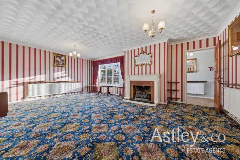 Property photo 3 of 21 Lounge