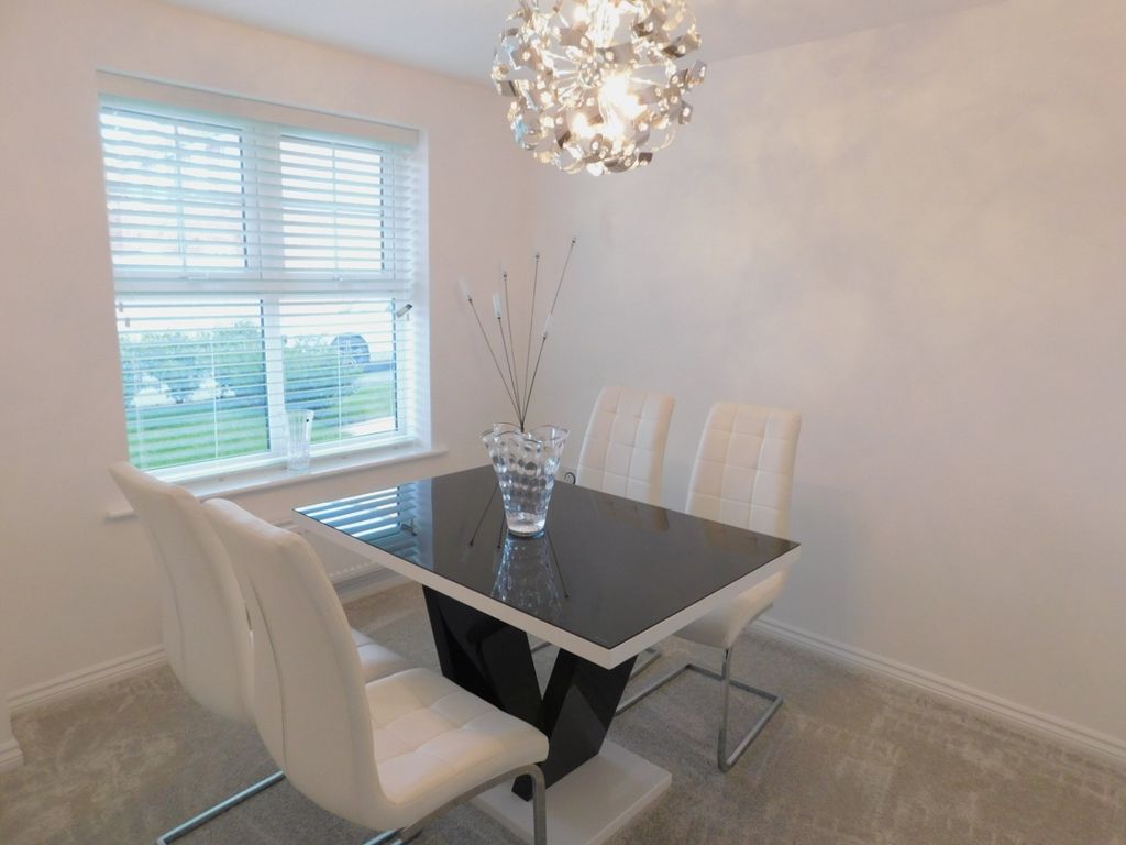 Property photo 3 of 17 Dining Room