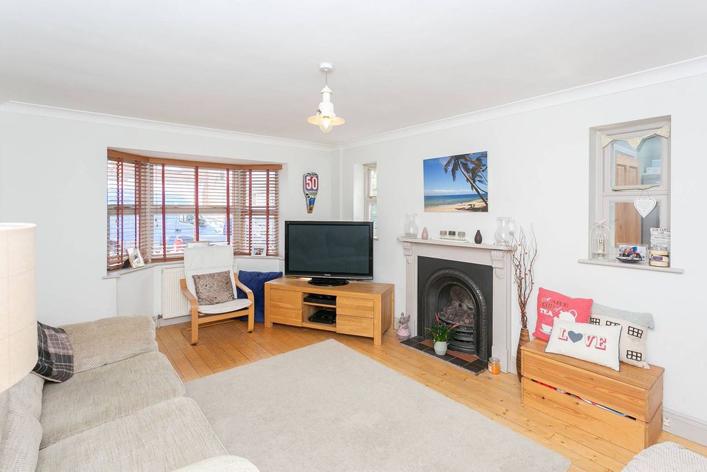 Property photo 3 of 33