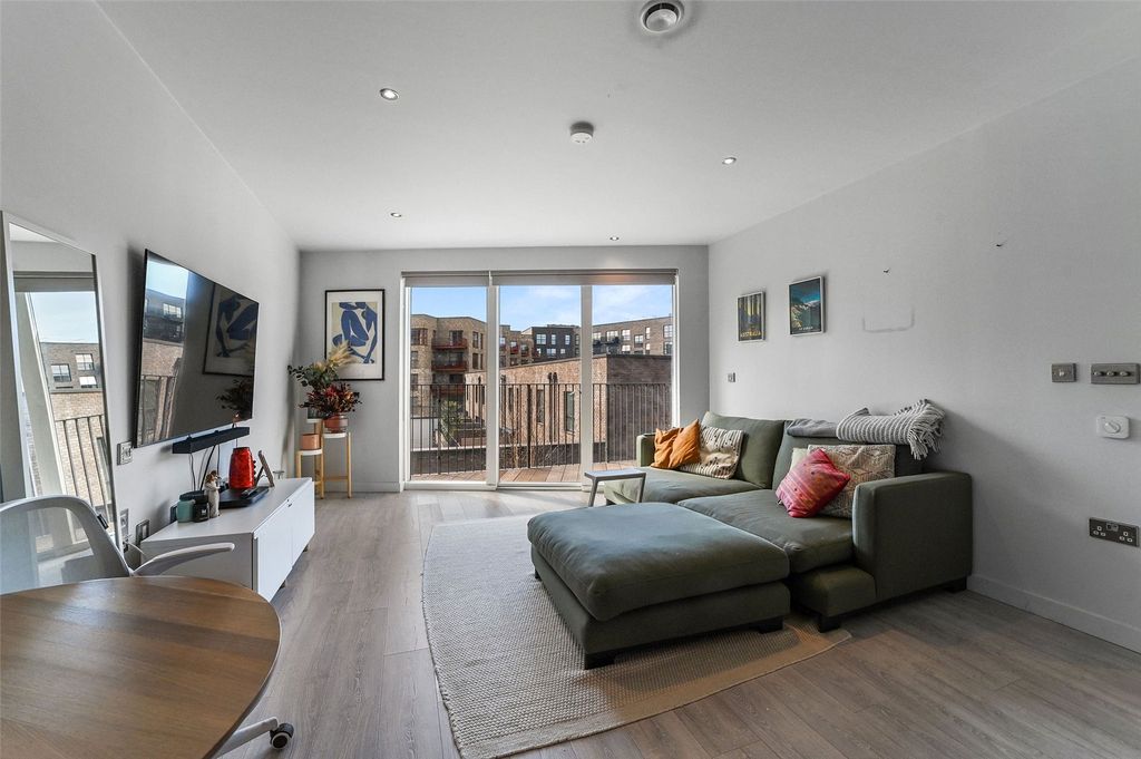 Property photo 1 of 19 Reception