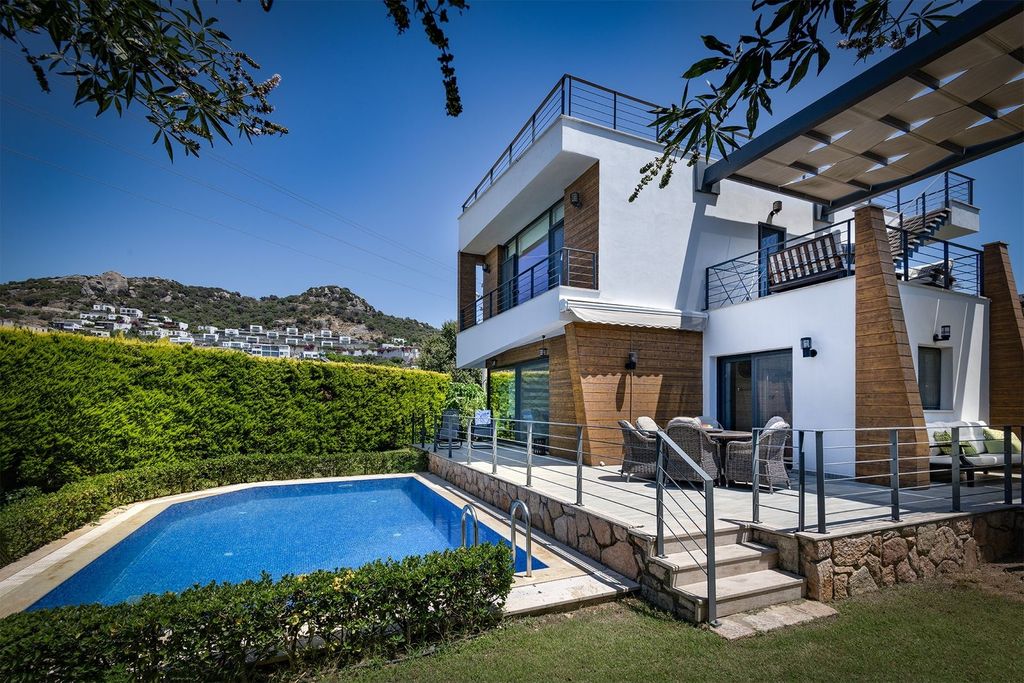 Property photo 3 of 24 Breathtaking Villa With A Private Pool & Garden For Sale In Yalikavak - Private Landscaped Garden