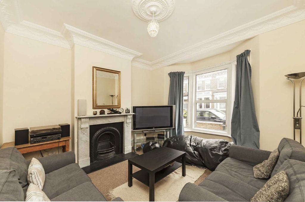 Property photo 2 of 6