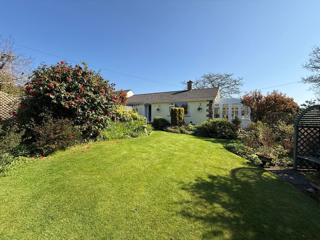 Property photo 2 of 20