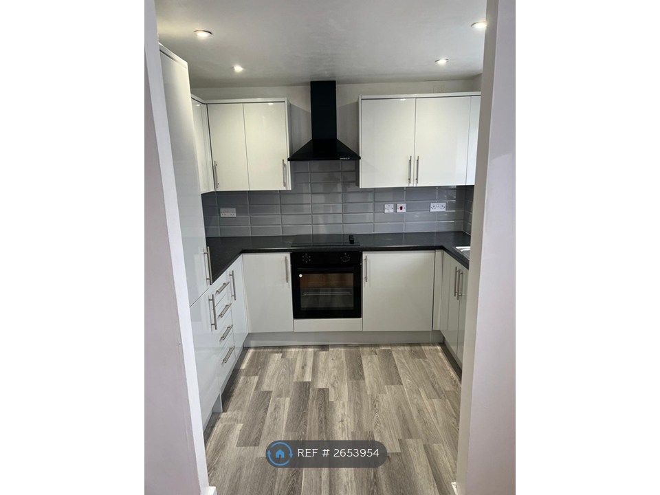Property photo 1 of 6 Newly Fitted Kitchen