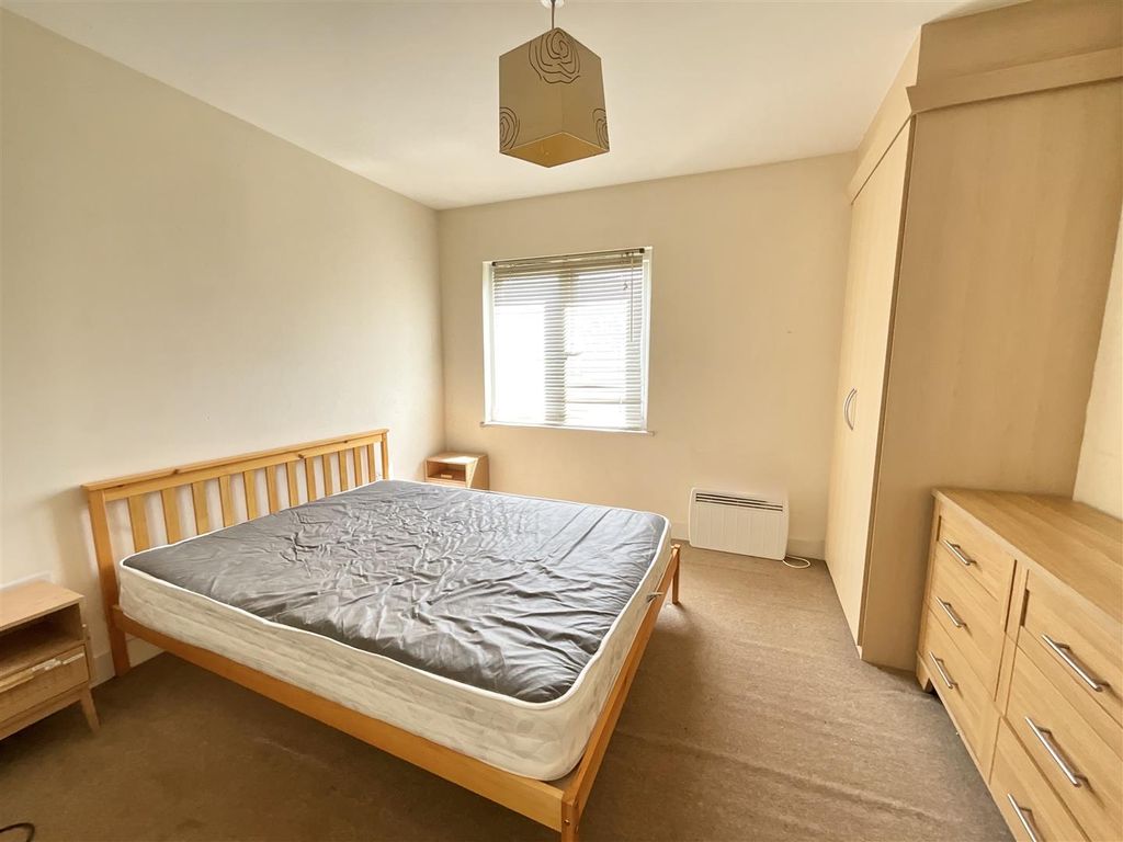 Property photo 3 of 8 Bedroom One
