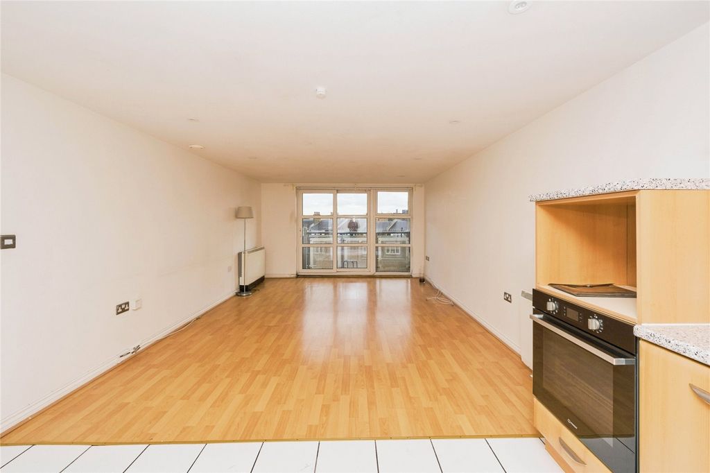 Property photo 3 of 17 Picture No. 02