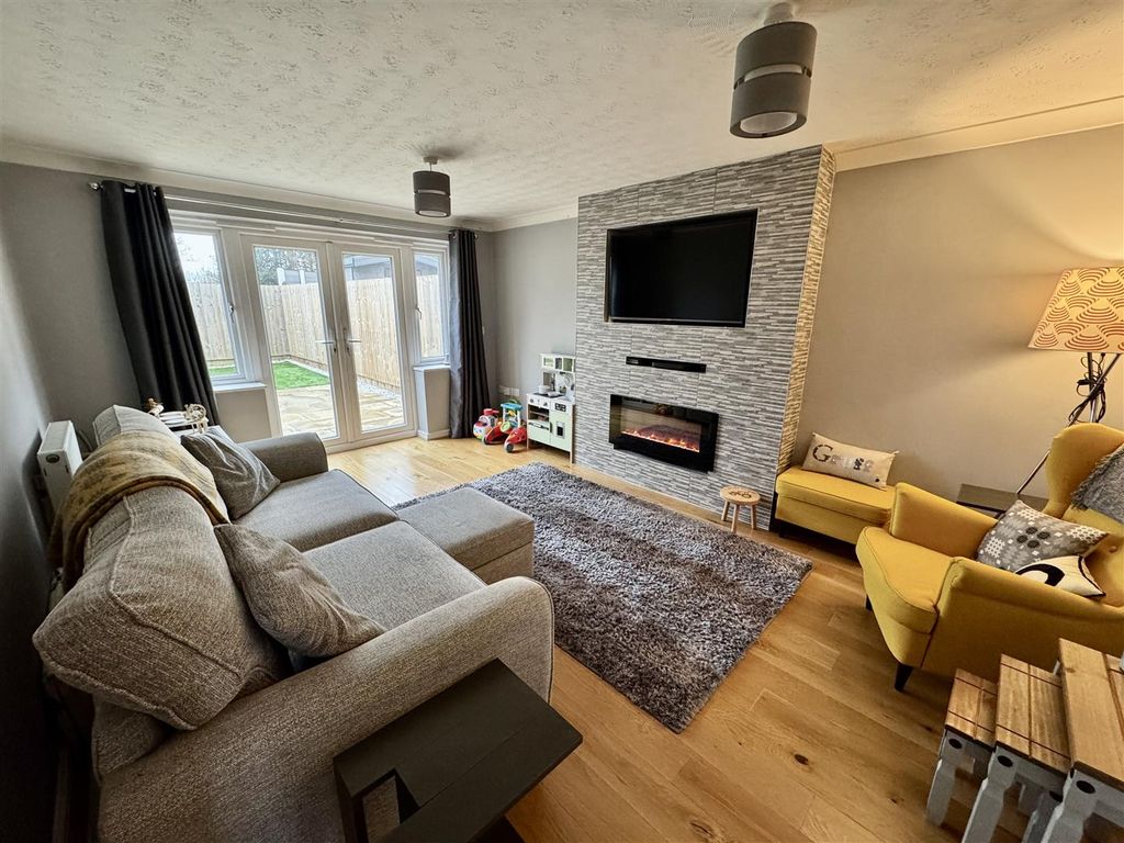 Property photo 2 of 13 Lounge