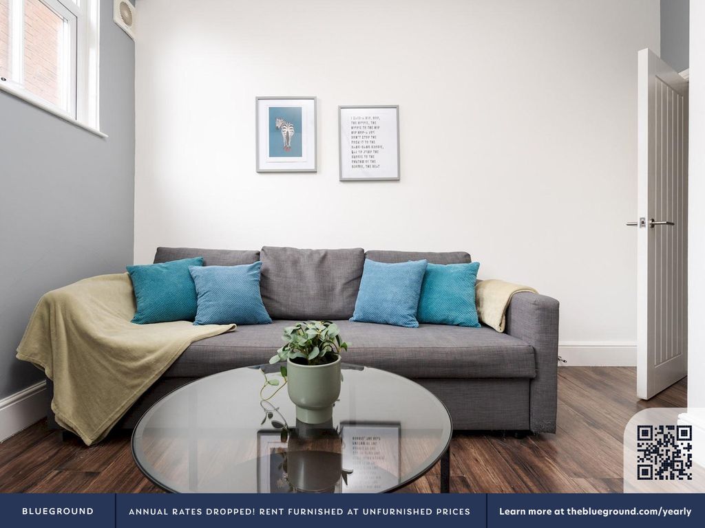 Property photo 3 of 32 Living Room