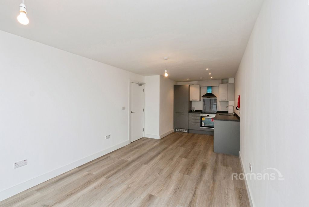 Property photo 3 of 10 Pbox-Img.Jpg